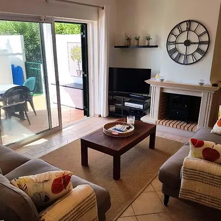 Βίλα Sleeps 8 With Pool Air Con And Wifi *