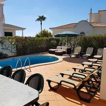 Βίλα Sleeps 8 With Pool Air Con And Wifi