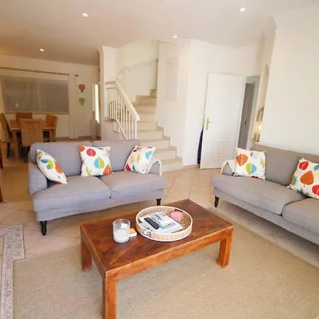 Sleeps 8 With Pool Air Con And Wifi Βίλα