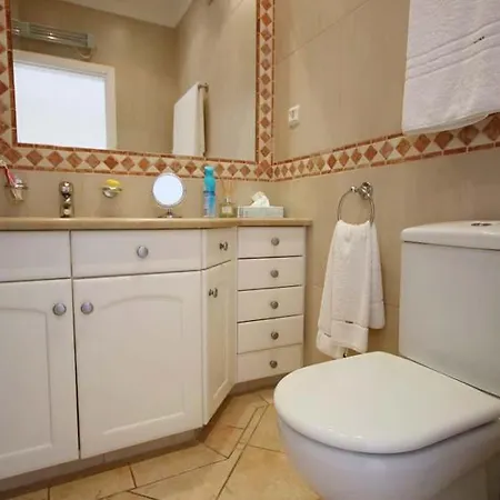 Sleeps 8 With Pool Air Con And Wifi Βίλα *